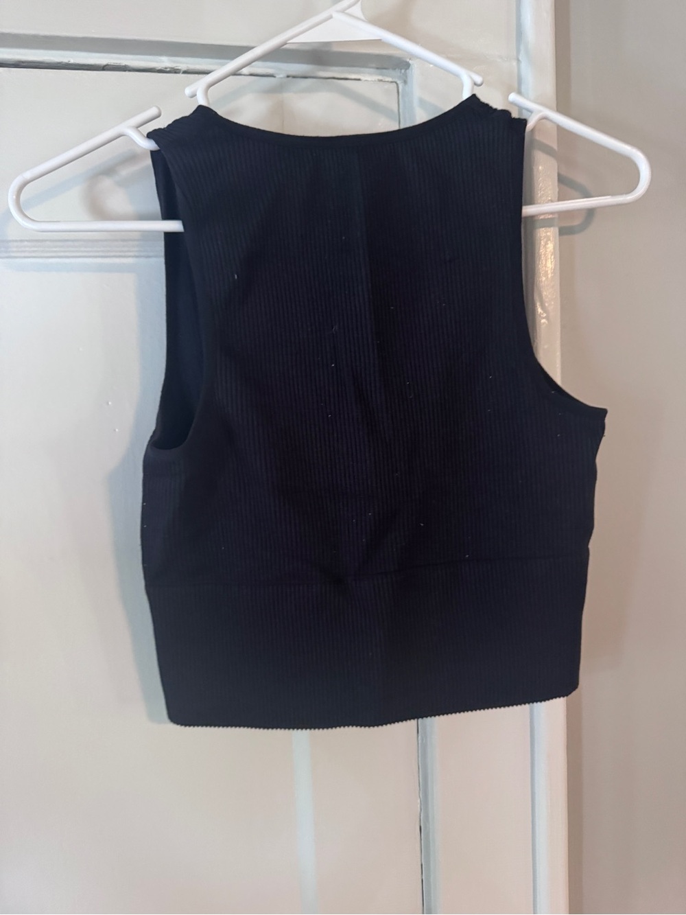 Dynamite Black Ribbed V-Neck Tank - Picture 4 of 4